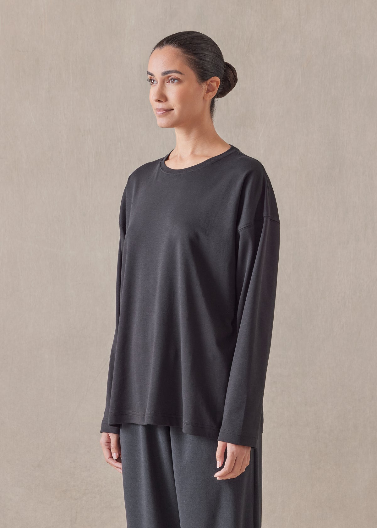 long sleeve smaller round neck - mid