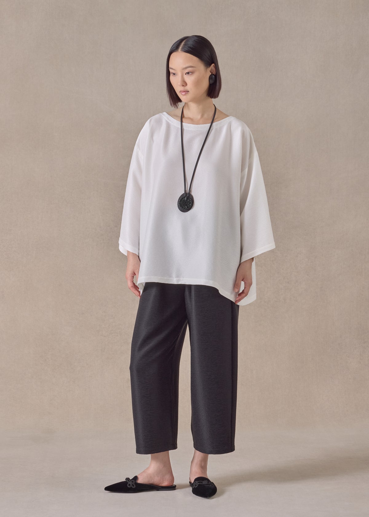 midweight silk plisse a-line scoop neck top - mid plus (white)