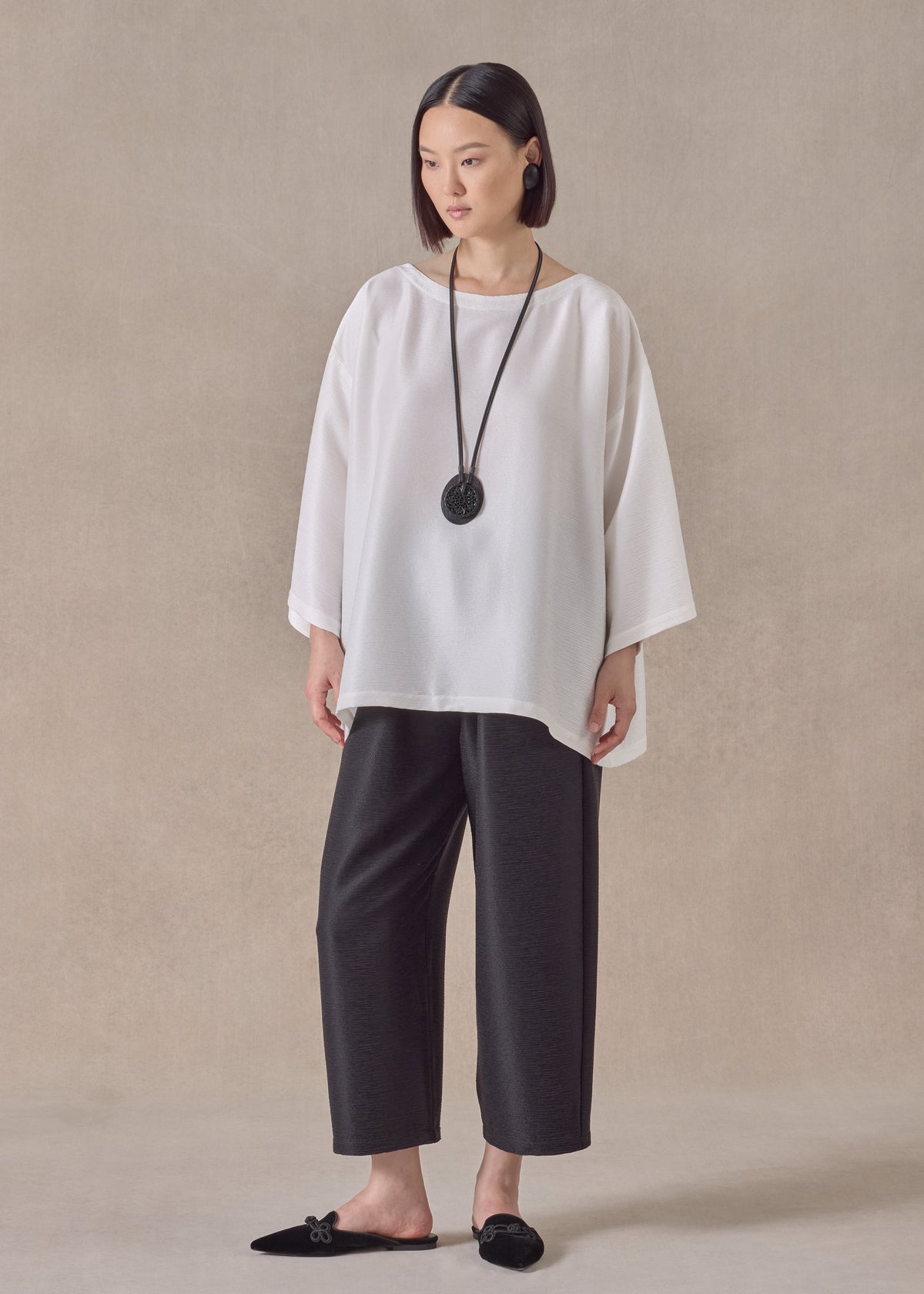 midweight silk plissé a-line scoop neck top - mid plus (white)