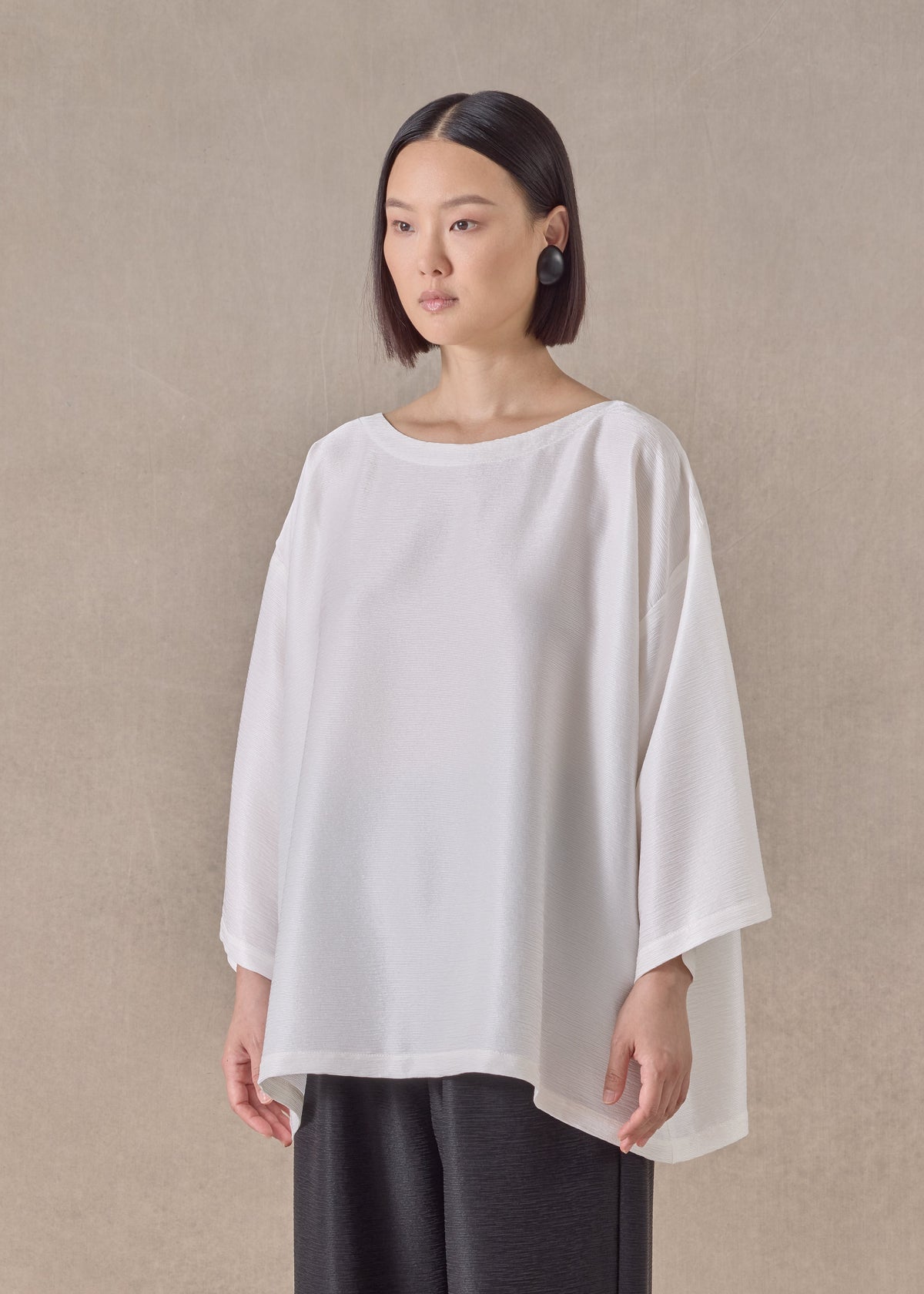 midweight silk plissé a-line scoop neck top - mid plus (white)