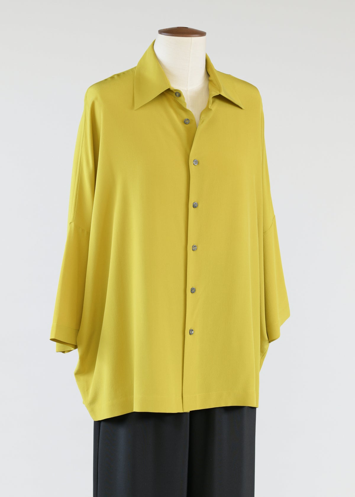 sloped shoulder shirt w/collar-long (3/4 sleeves)
