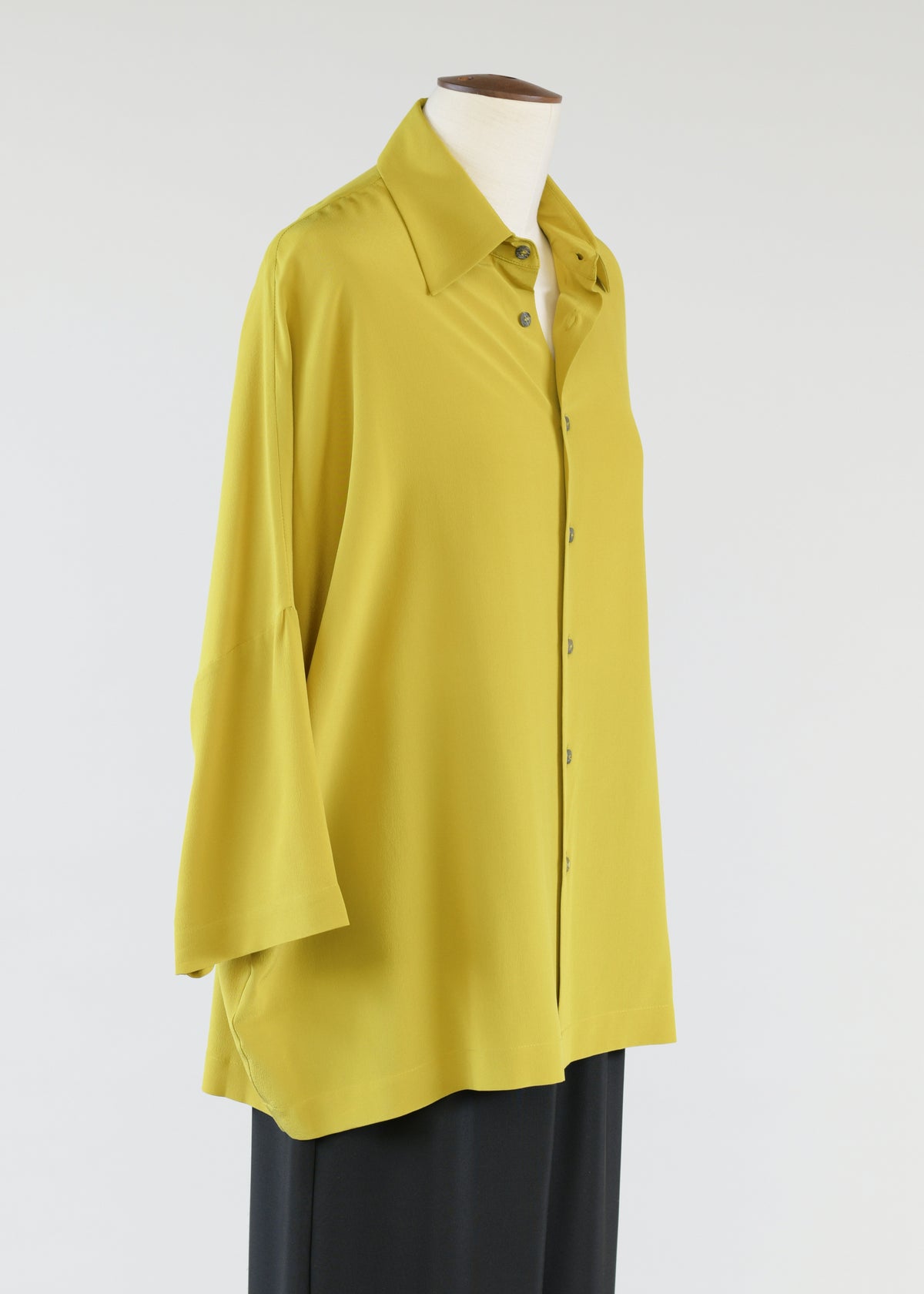 sloped shoulder shirt w/collar-long (3/4 sleeves)
