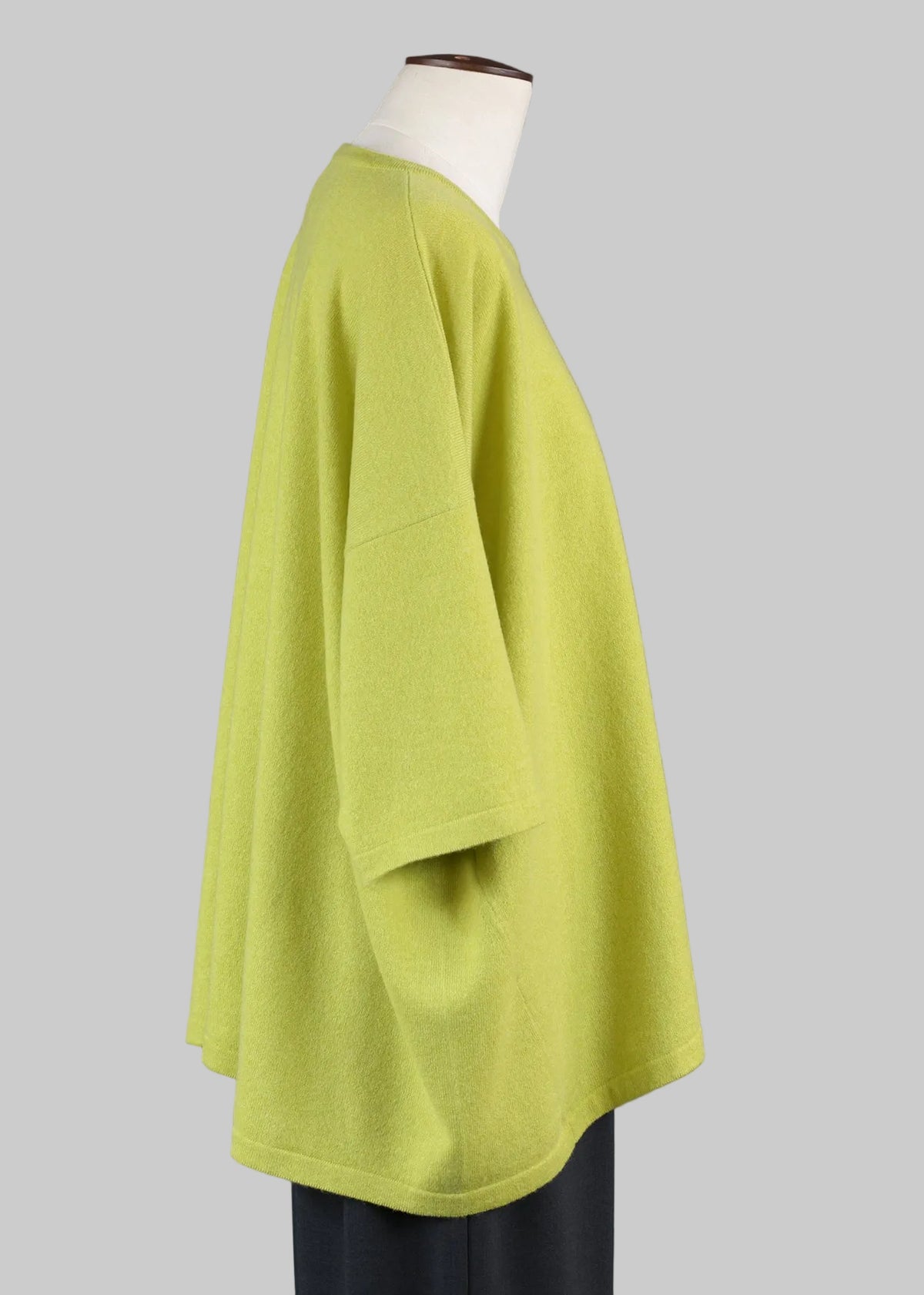 cashmere angle-to-front round neck sweater - mid plus (greenlemon)