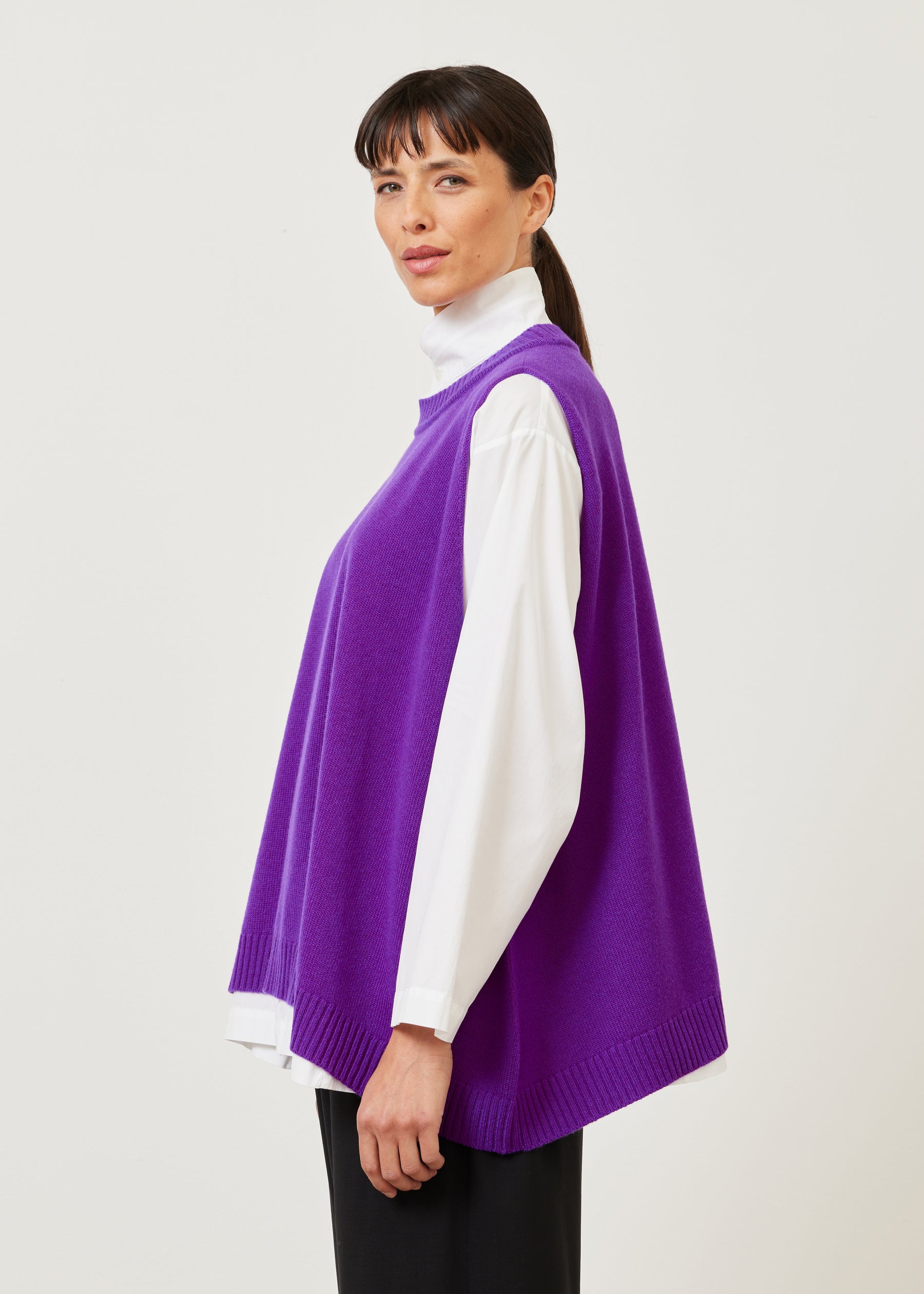 A-line sleeveless round neck sweater - mid plus