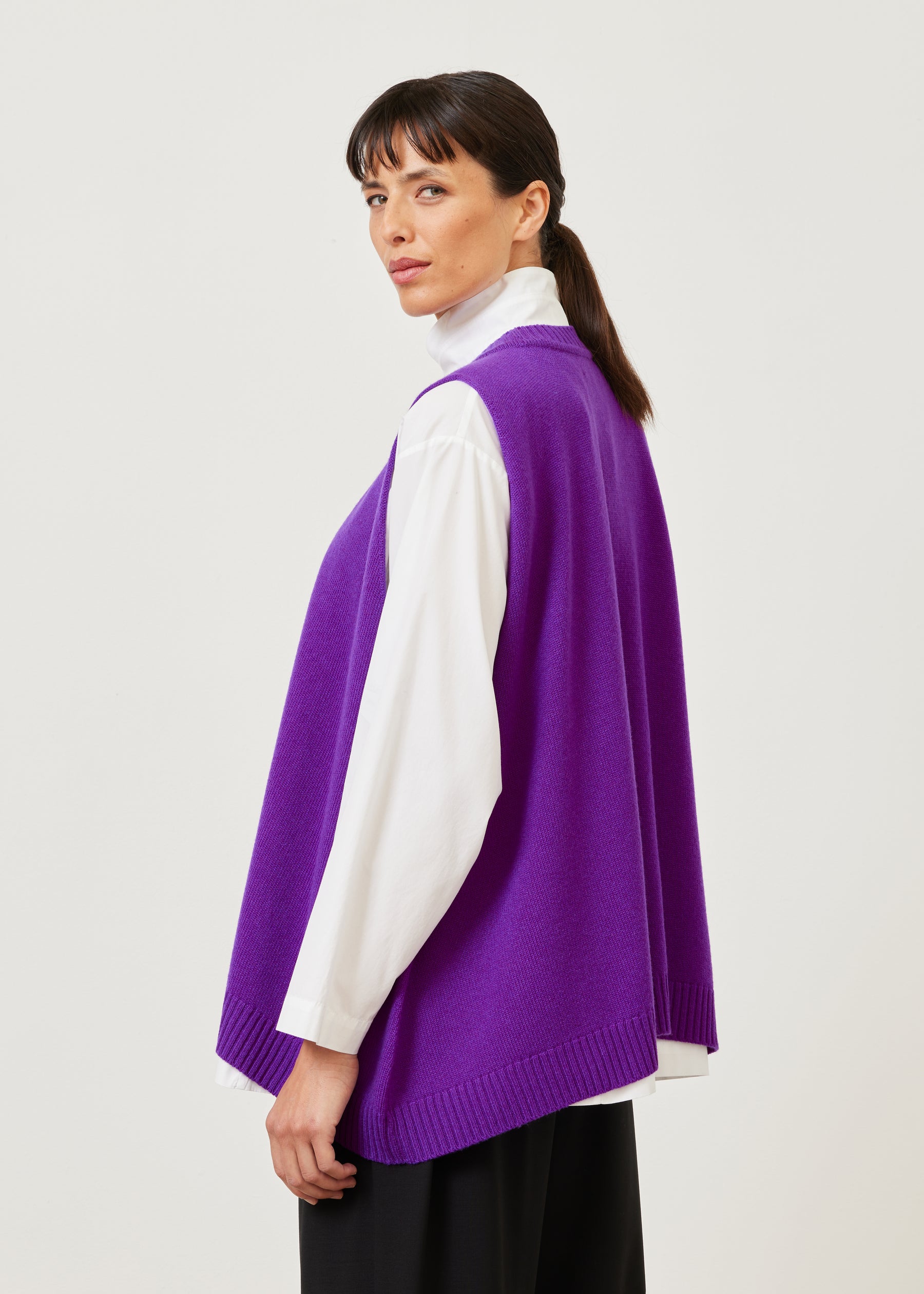 A-line sleeveless round neck sweater - mid plus