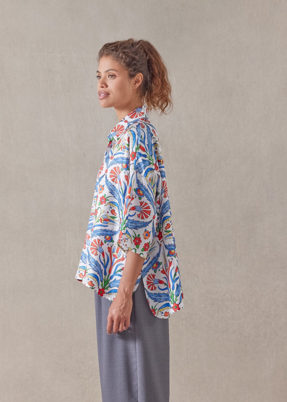 silk sloped shoulder wide a-line short sleeve shirt with collar - mid (brightmulti)