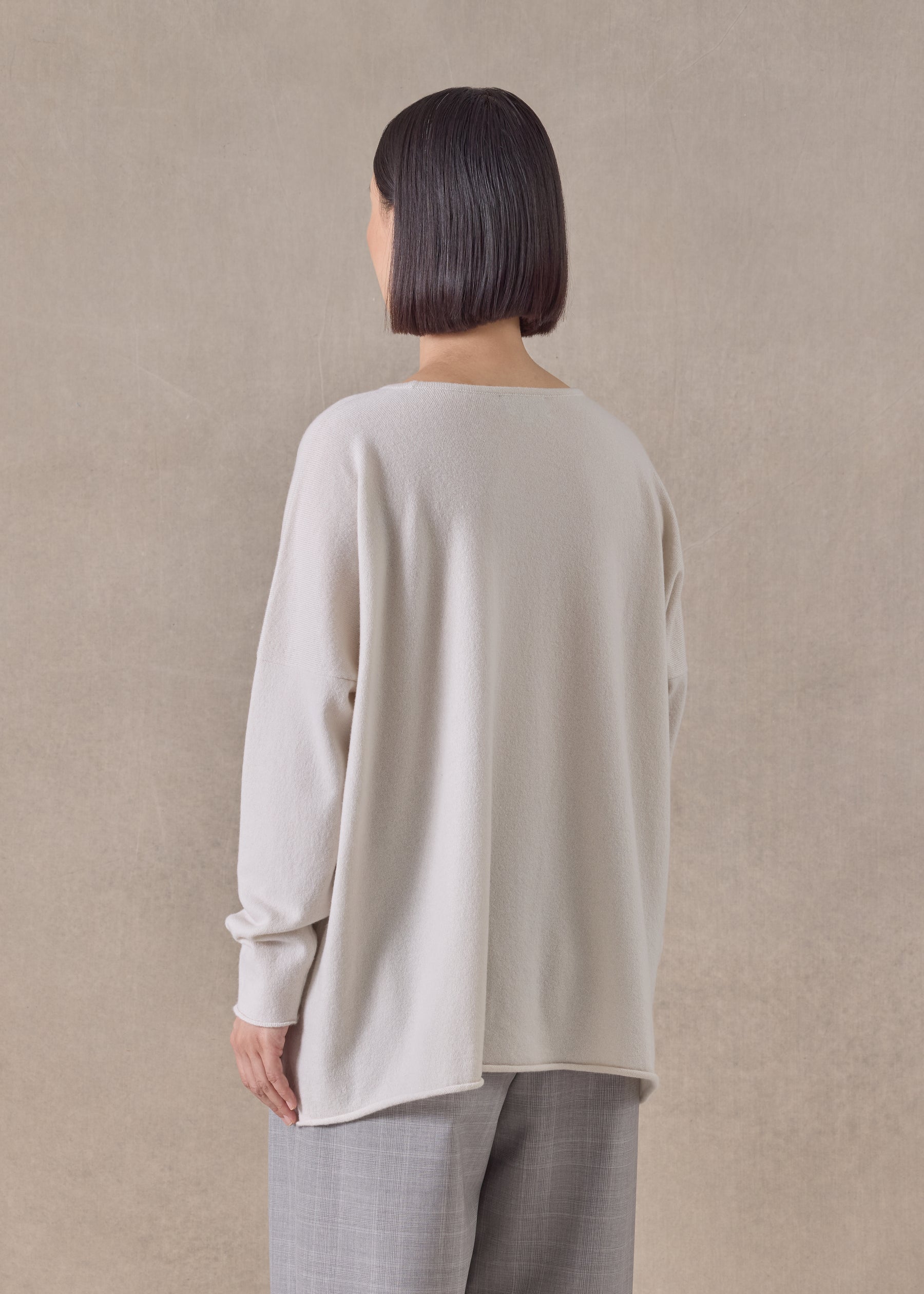 cashmere slim sleeve raw edge bateau neck - mid plus