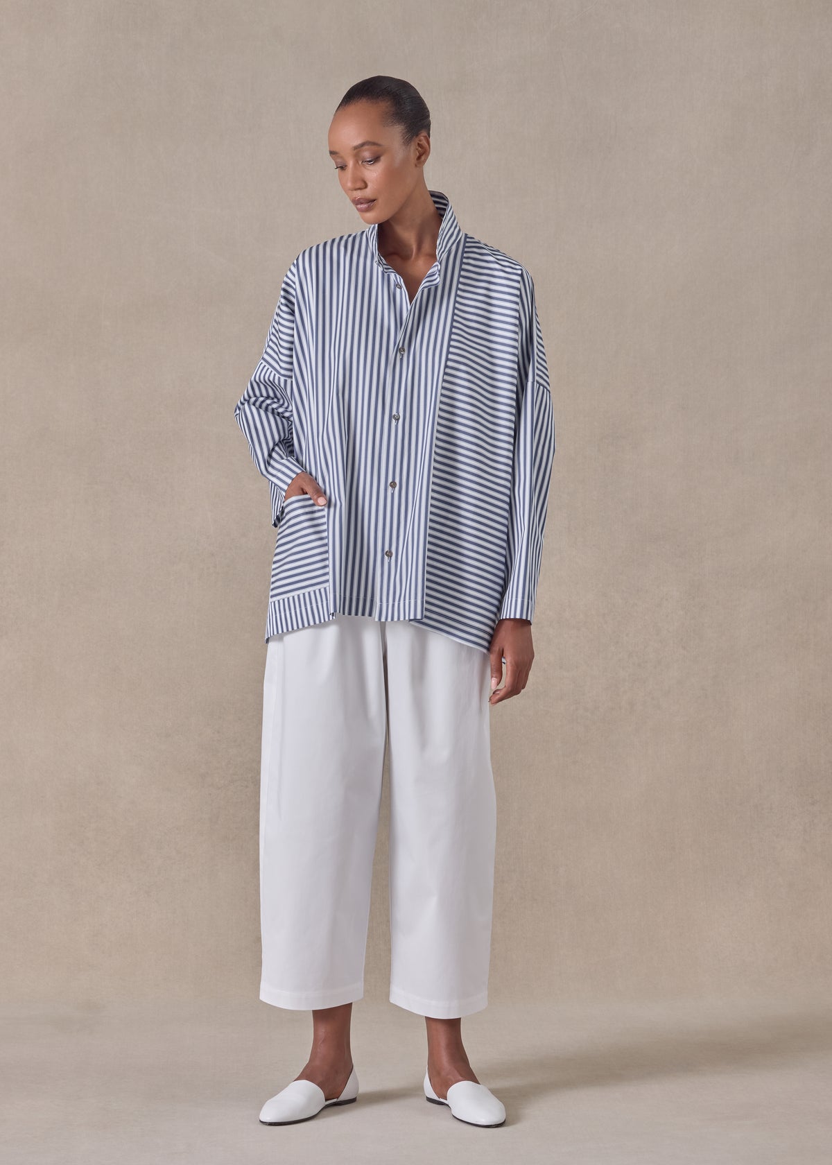 cotton wide longer back double stand collar panelled shirt - mid plus (inky)