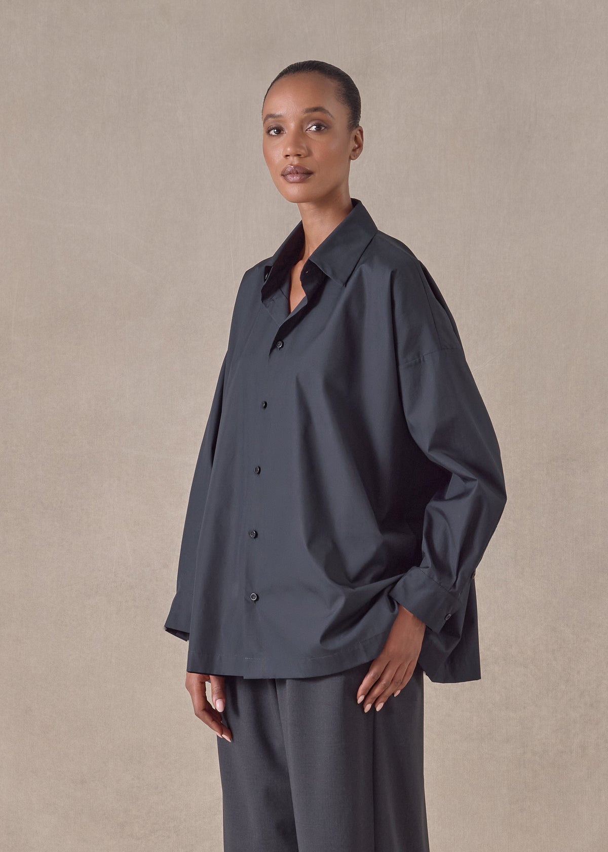 cotton angle to front side seam shirt with collar - long (black)