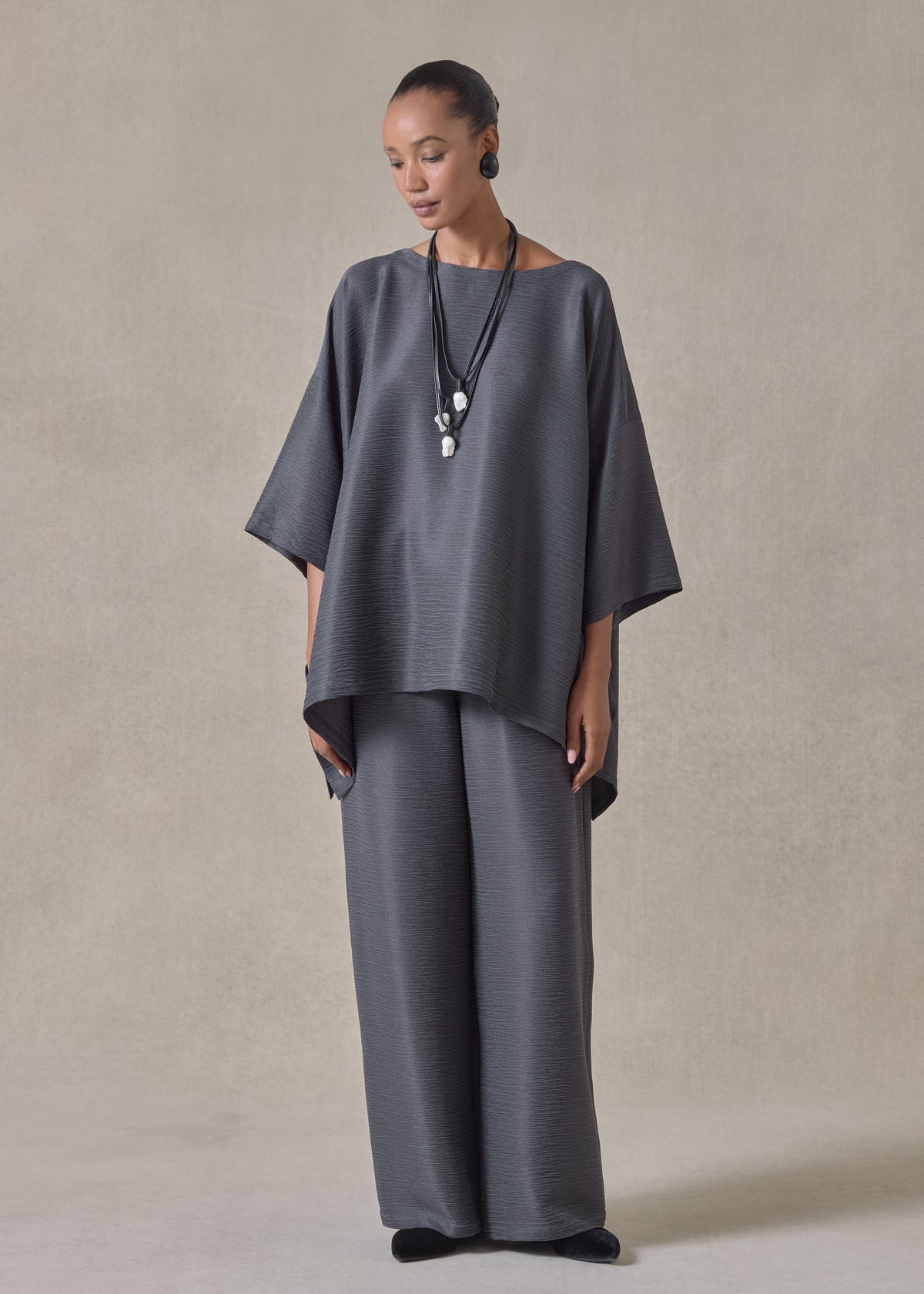 midweight silk plissé dps scoop neck top - mid plus (slate)