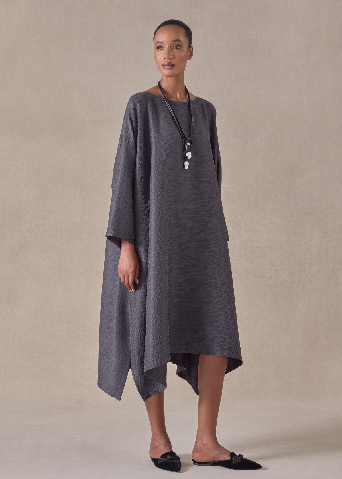 midweight silk plissé dps scoop neck dress (slate)