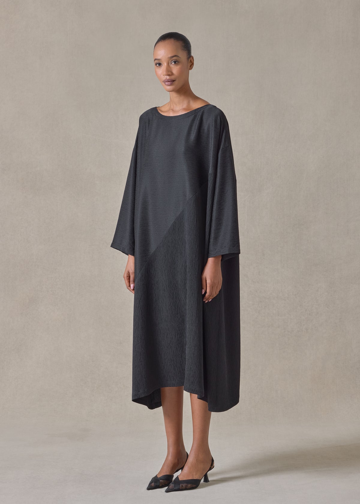 midweight silk plisse wide a-line scoop neck dress (black)