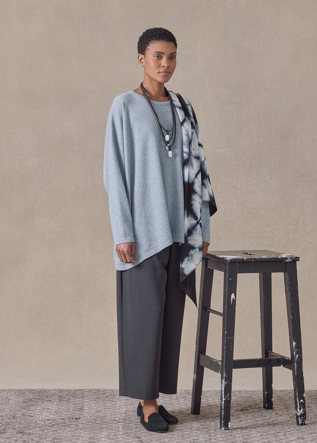 cashmere angle-to-front round neck - mid plus (bluevintage)