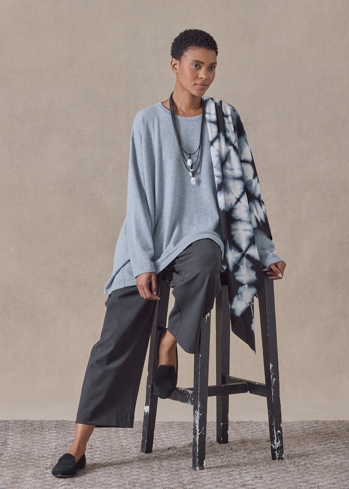 cashmere angle-to-front round neck - mid plus (bluevintage)