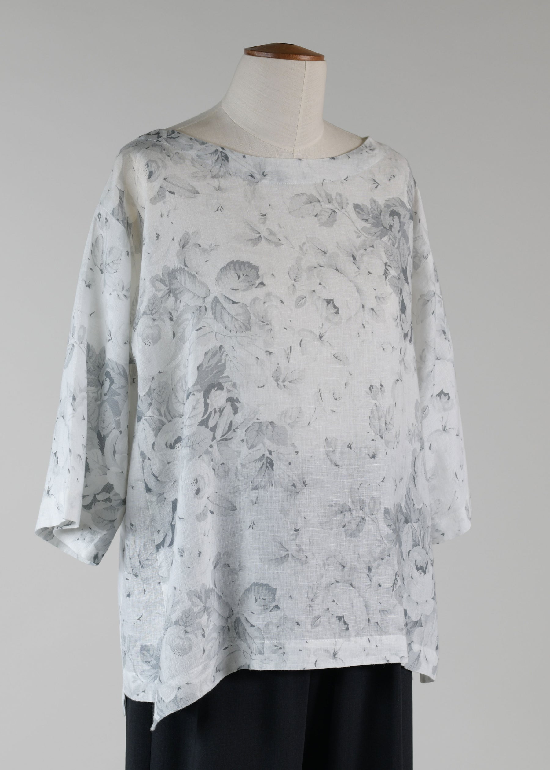 linen slim a-line 3/4 sleeve scoop neck tunic with stepped insert - mid plus