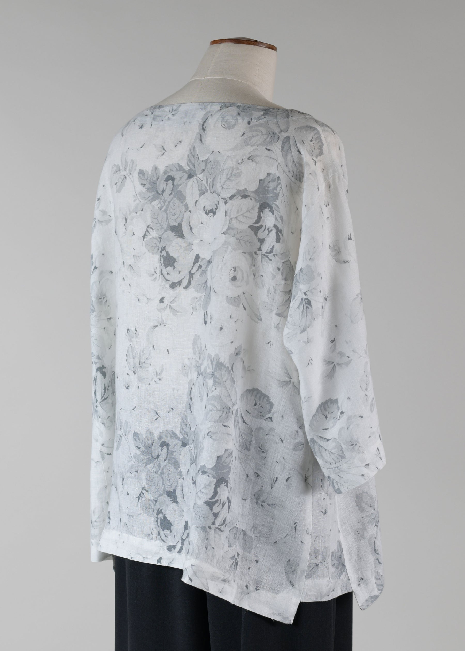 linen slim a-line 3/4 sleeve scoop neck tunic with stepped insert - mid plus