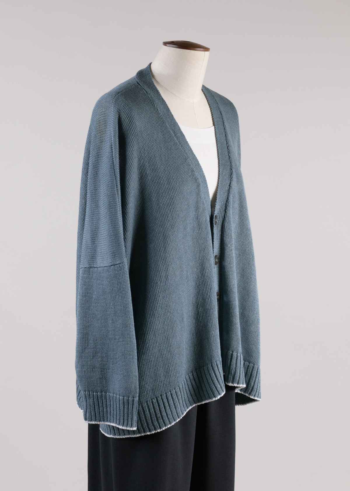 linen 3/4 width v neck cardigan - mid plus (bluestorm/white)