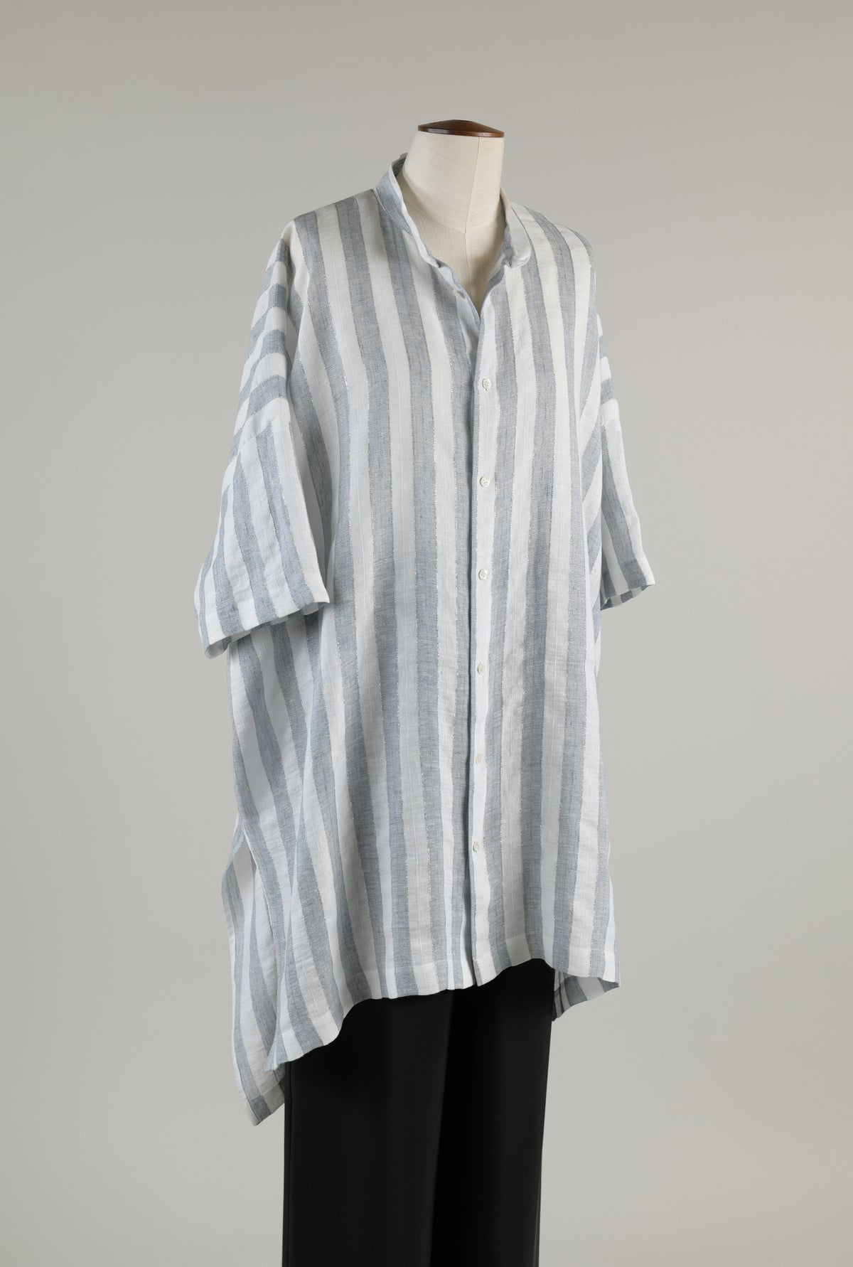 wide longer back collarless shirt - v long w/slits