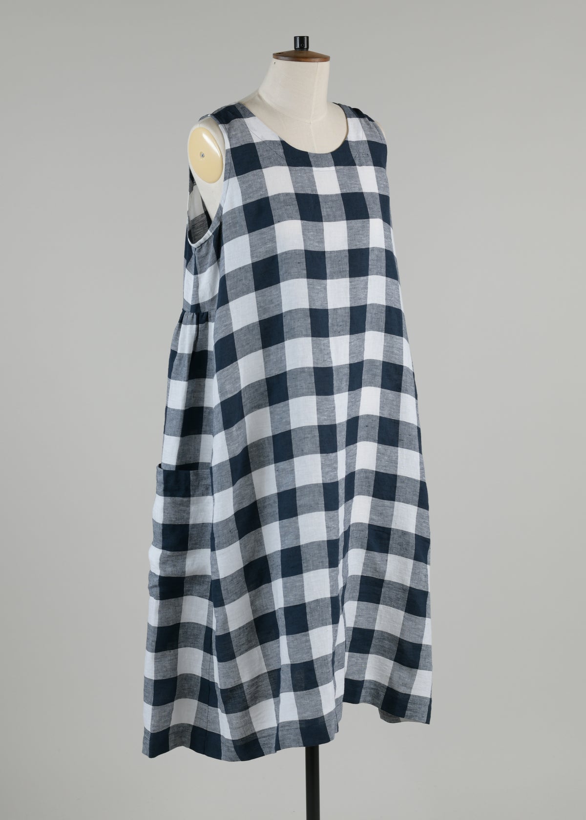 linen 3/4 length side pleated sleeveless dress