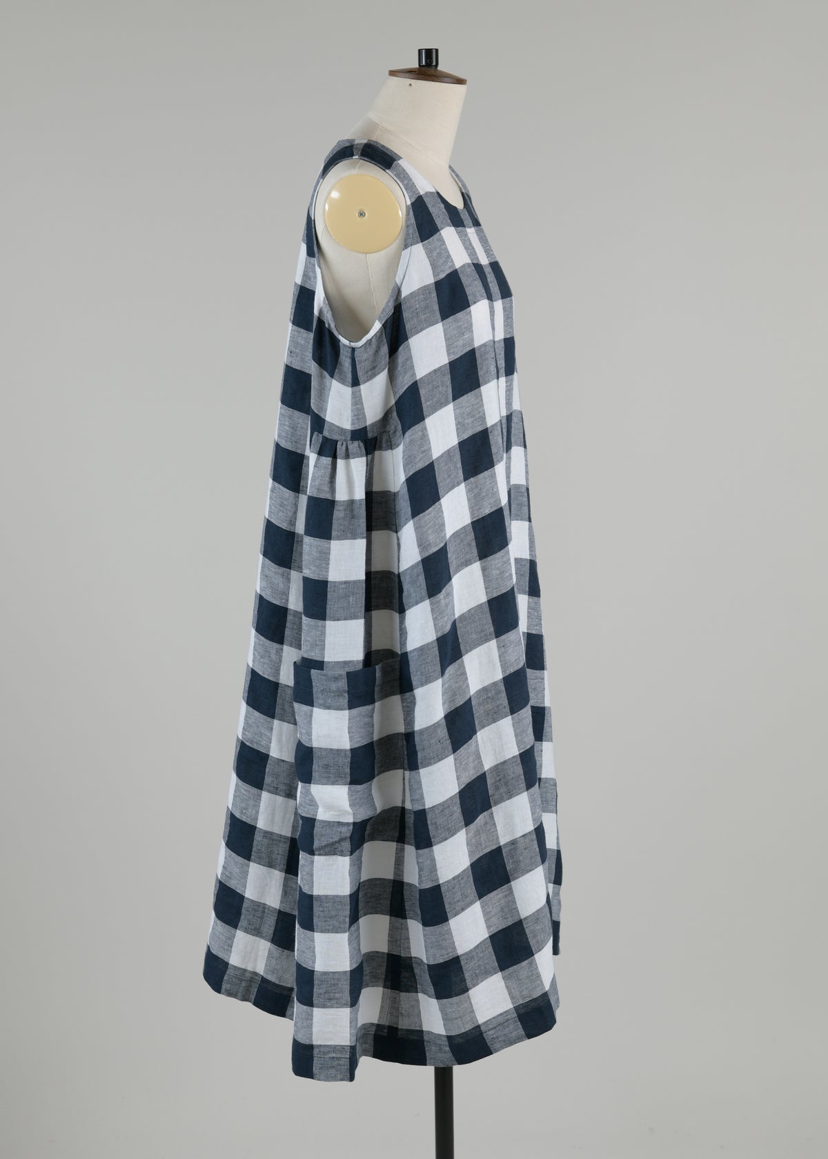 linen 3/4 length side pleated sleeveless dress