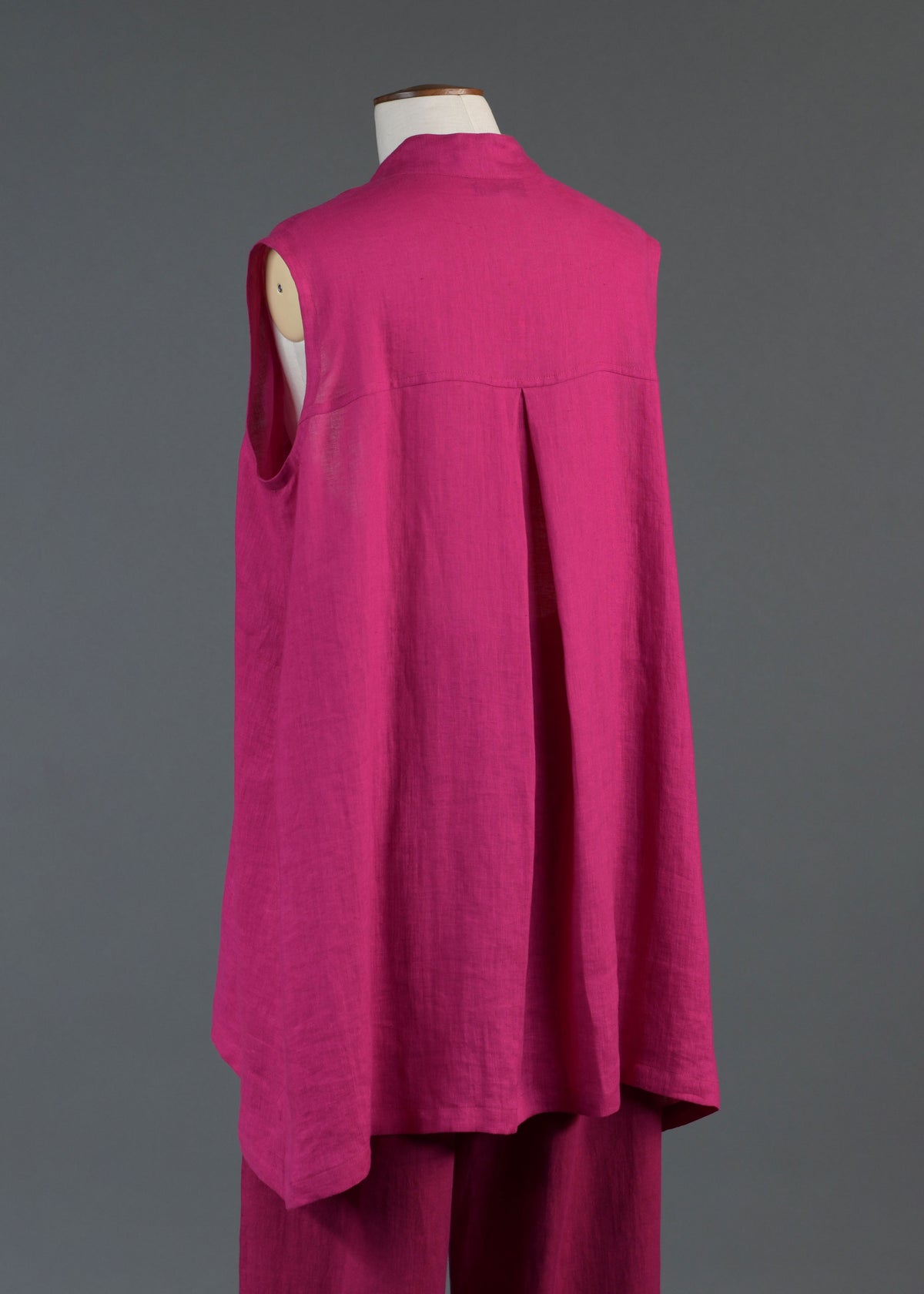 linen A-line collarless sleeveless shirt - long plus in lipstick