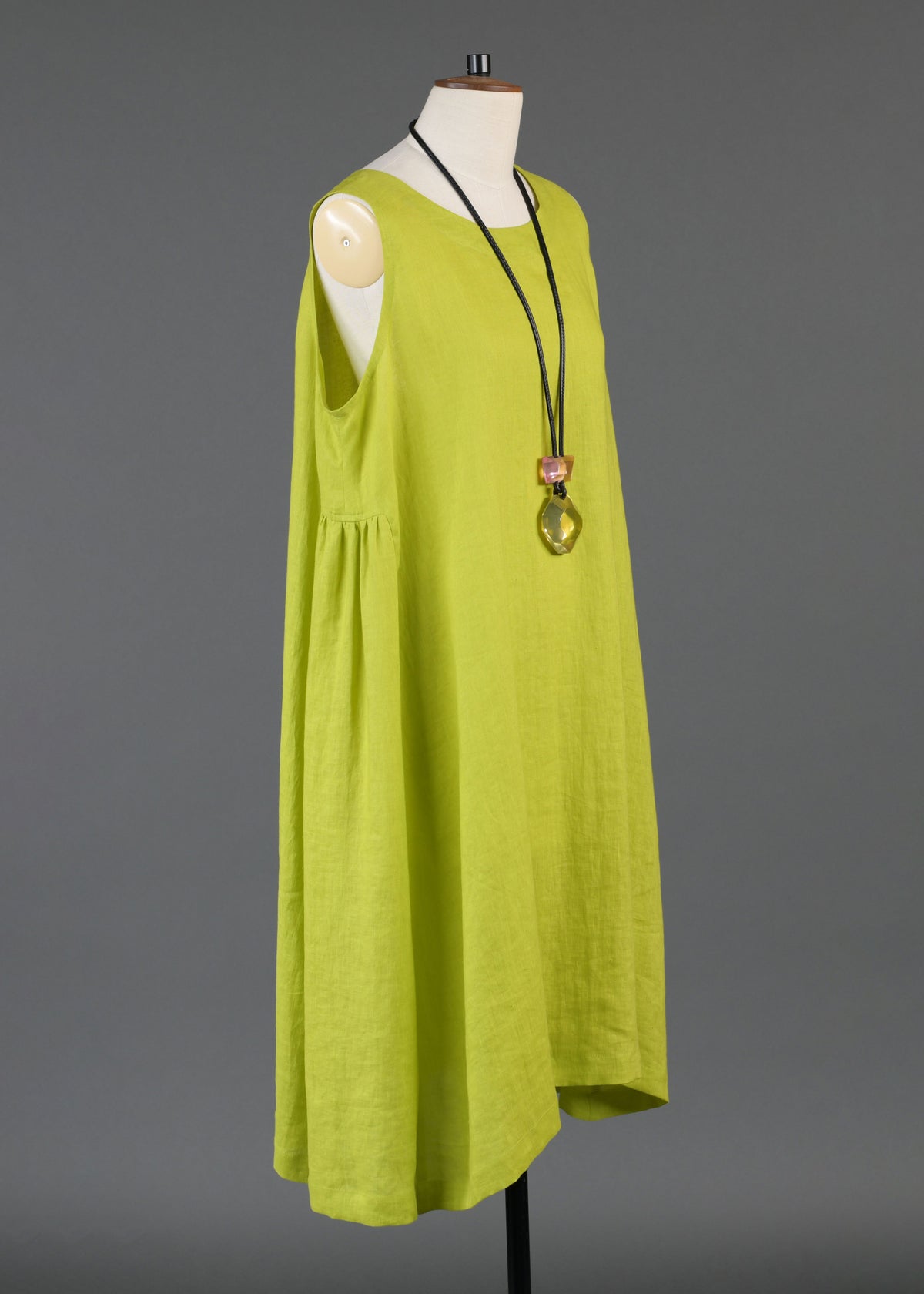 linen 3/4 length side pleated sleeveless dress in greenlemon