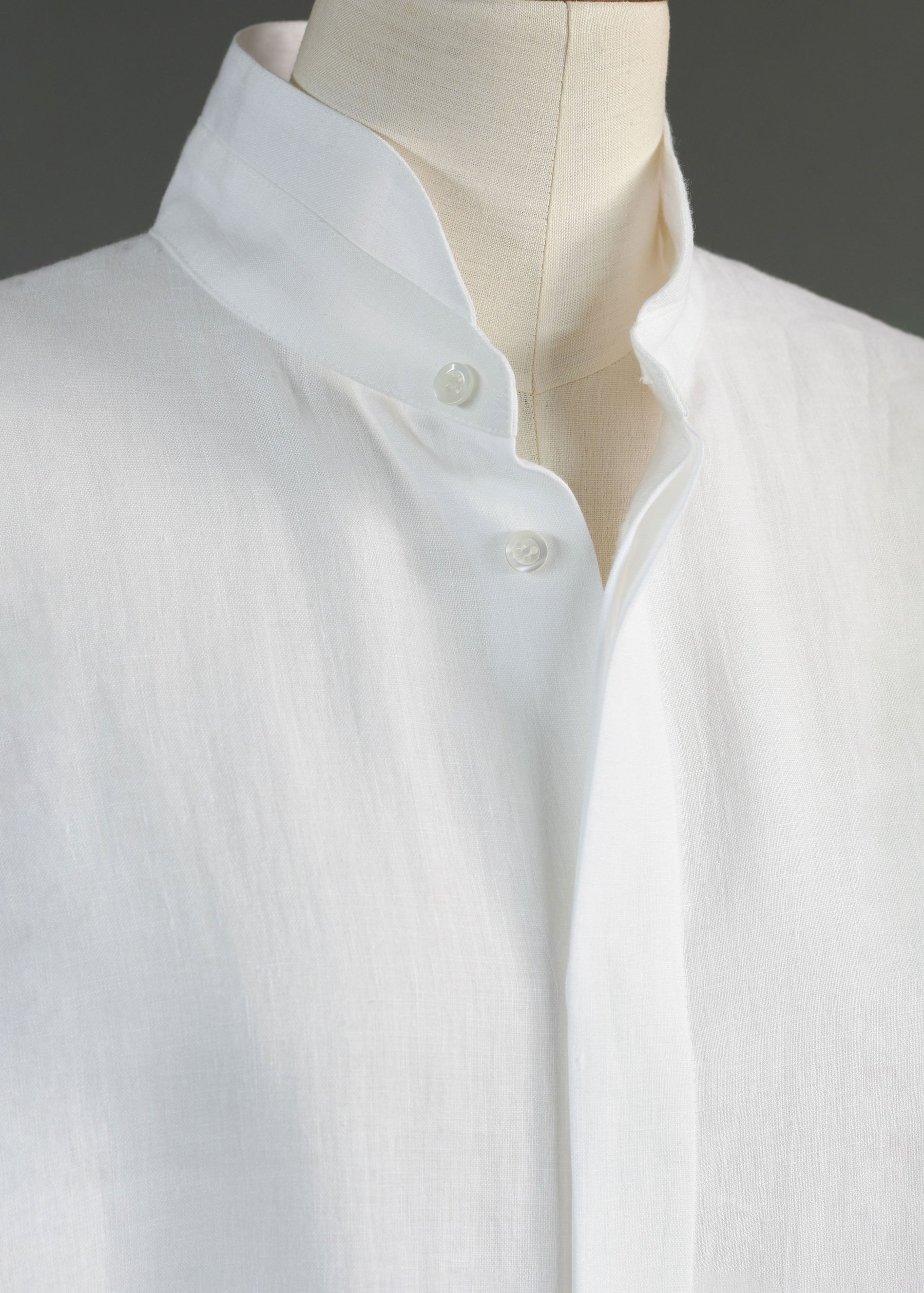 linen side panelled shirt w/dbl stand col - mid plus