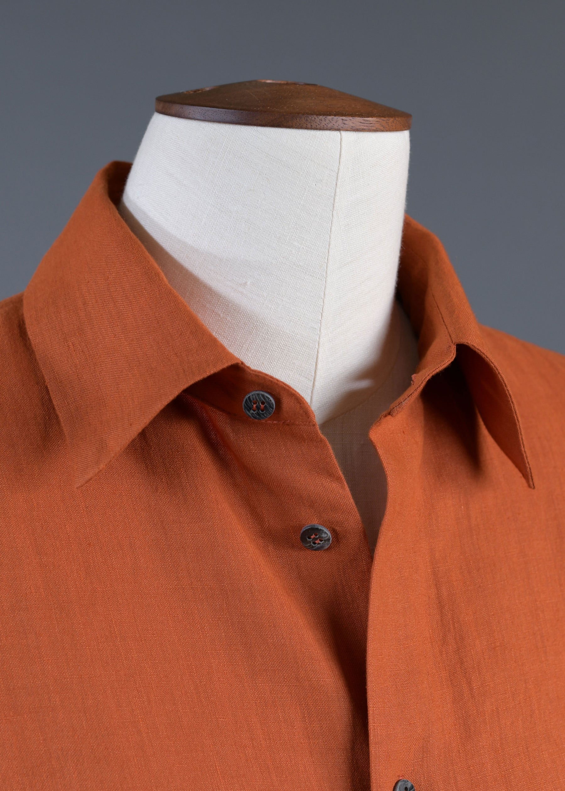 linen slim a-line sleeveless shirt with collar and side slit detail - long in burntorange