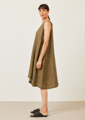 3/4 length side pleated sleeveless dress