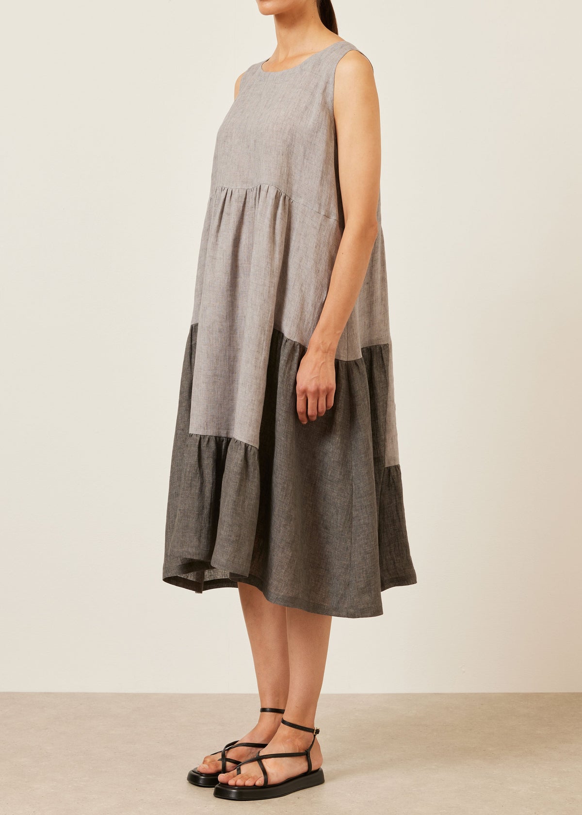 linen two tone tiered pleated sleeveless dress