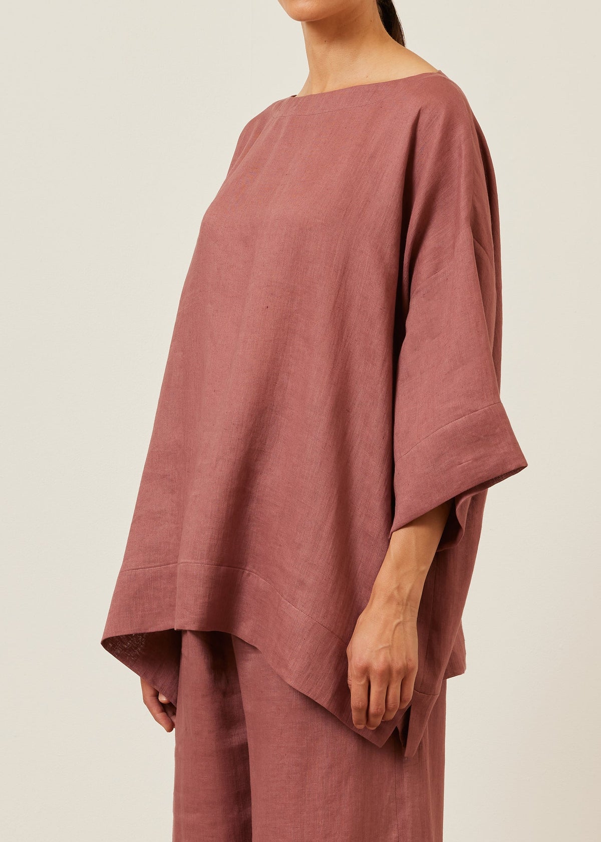 linen scoop neck 3/4 sleeve top with hem bands - long (darkpink)