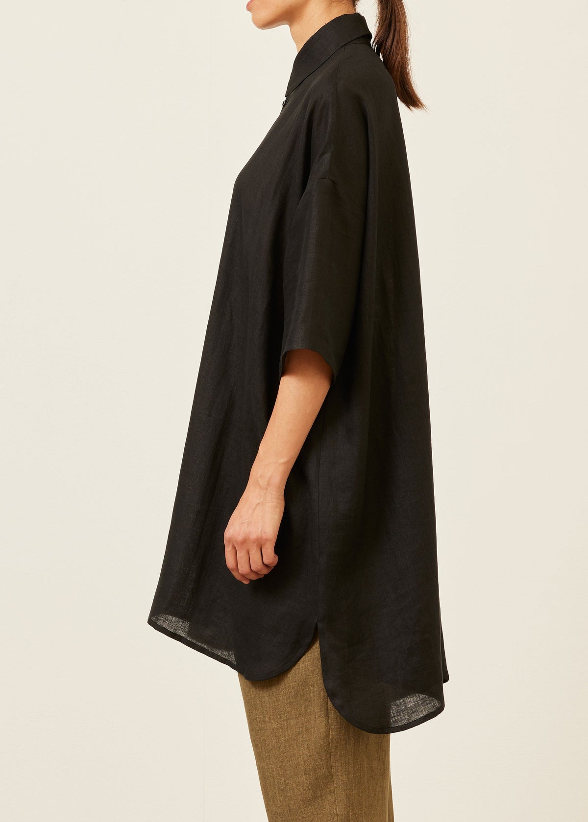 linen sloped shoulder wide a-line short sleeve shirt with collar - very long (black)