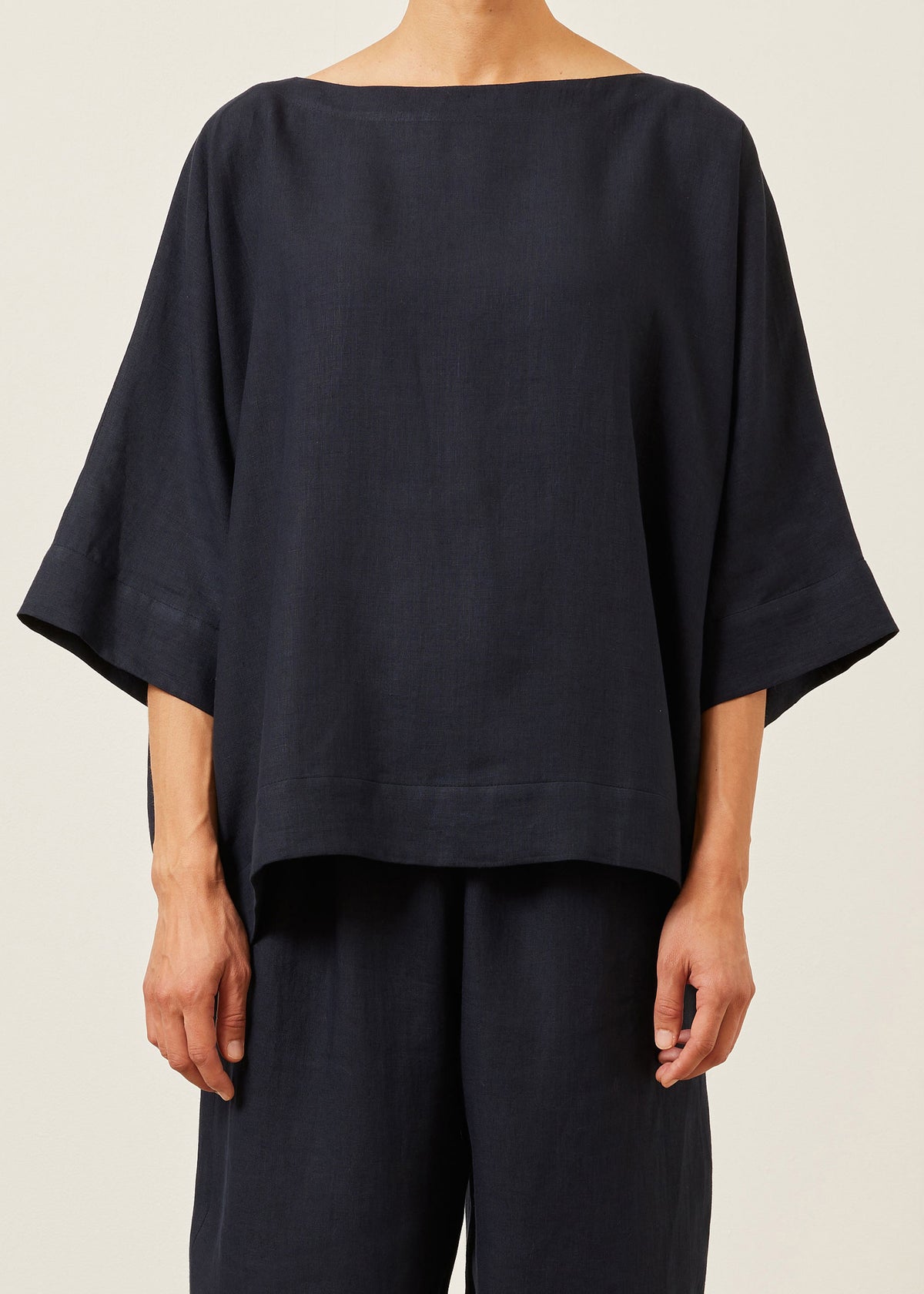 linen scoop neck 3/4 sleeve top with hembands - mid plus