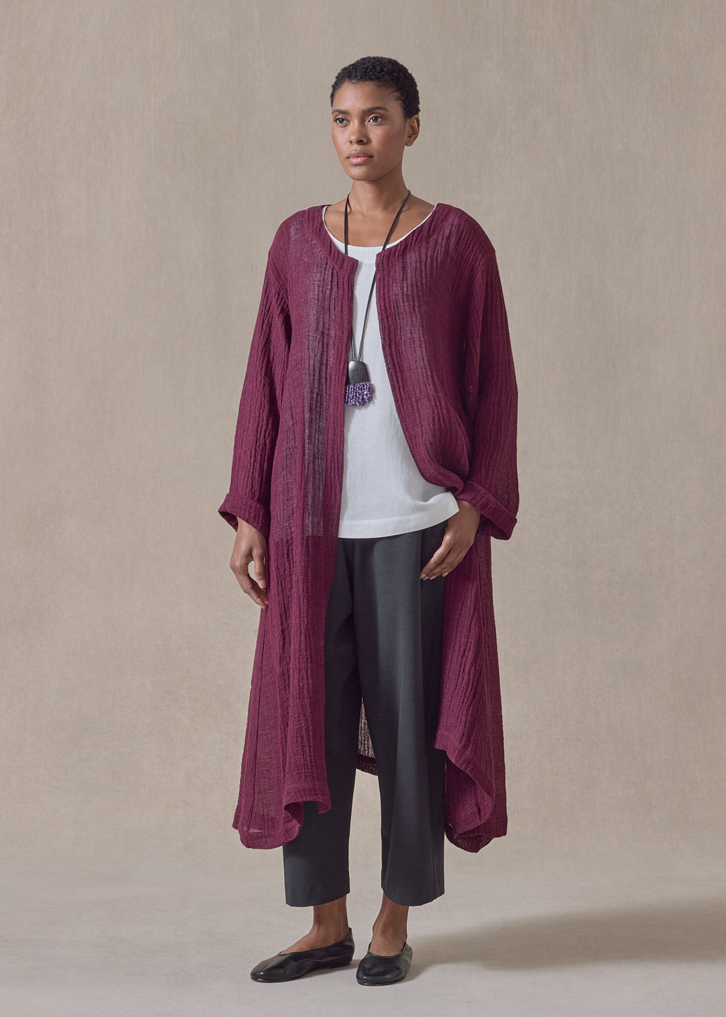 linen guaze 3/4 length side pleated round neck coat (cochineal)
