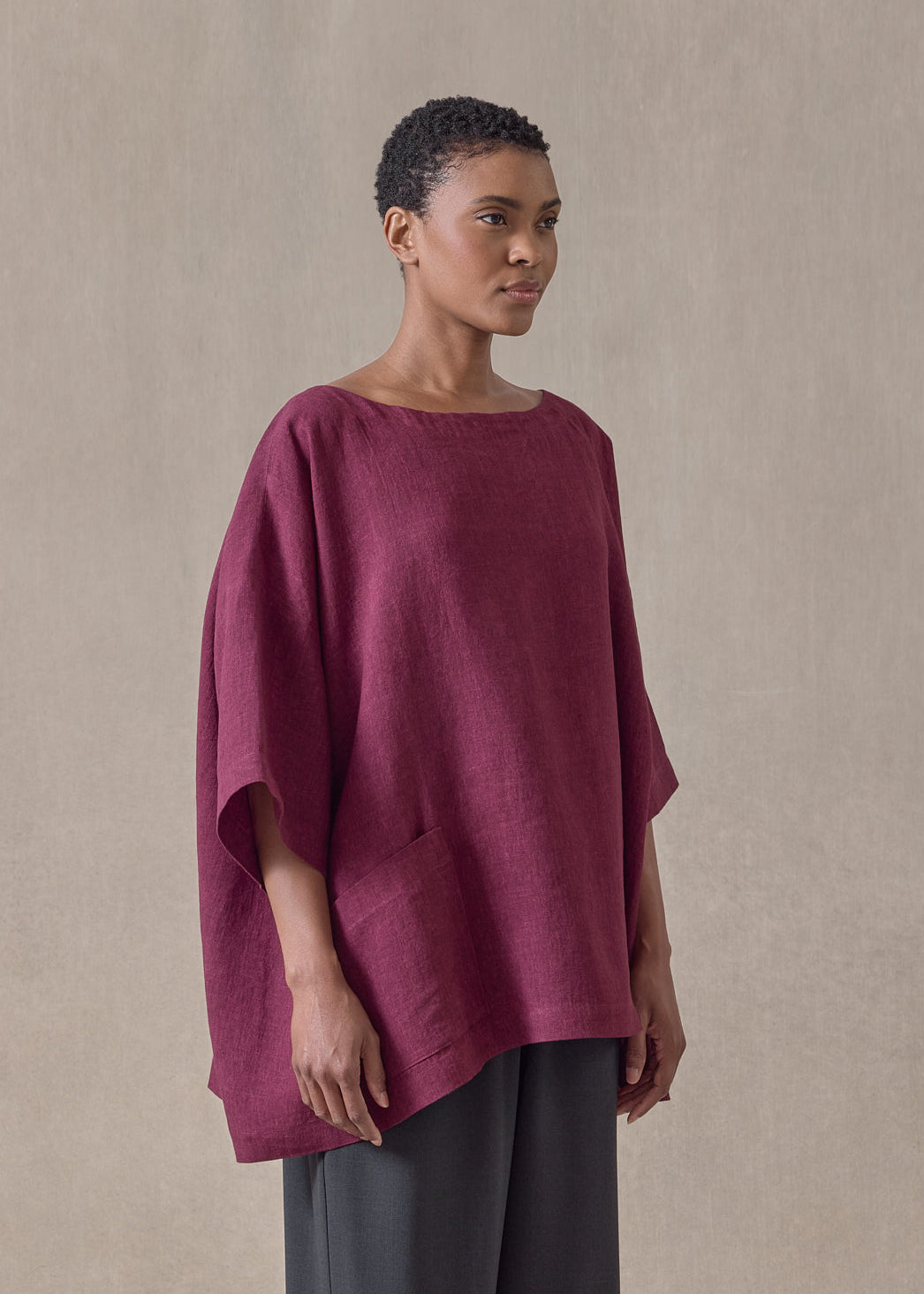 linen angle-to-front 3/4 sleeve scoop neck tunic - long (Cochineal)