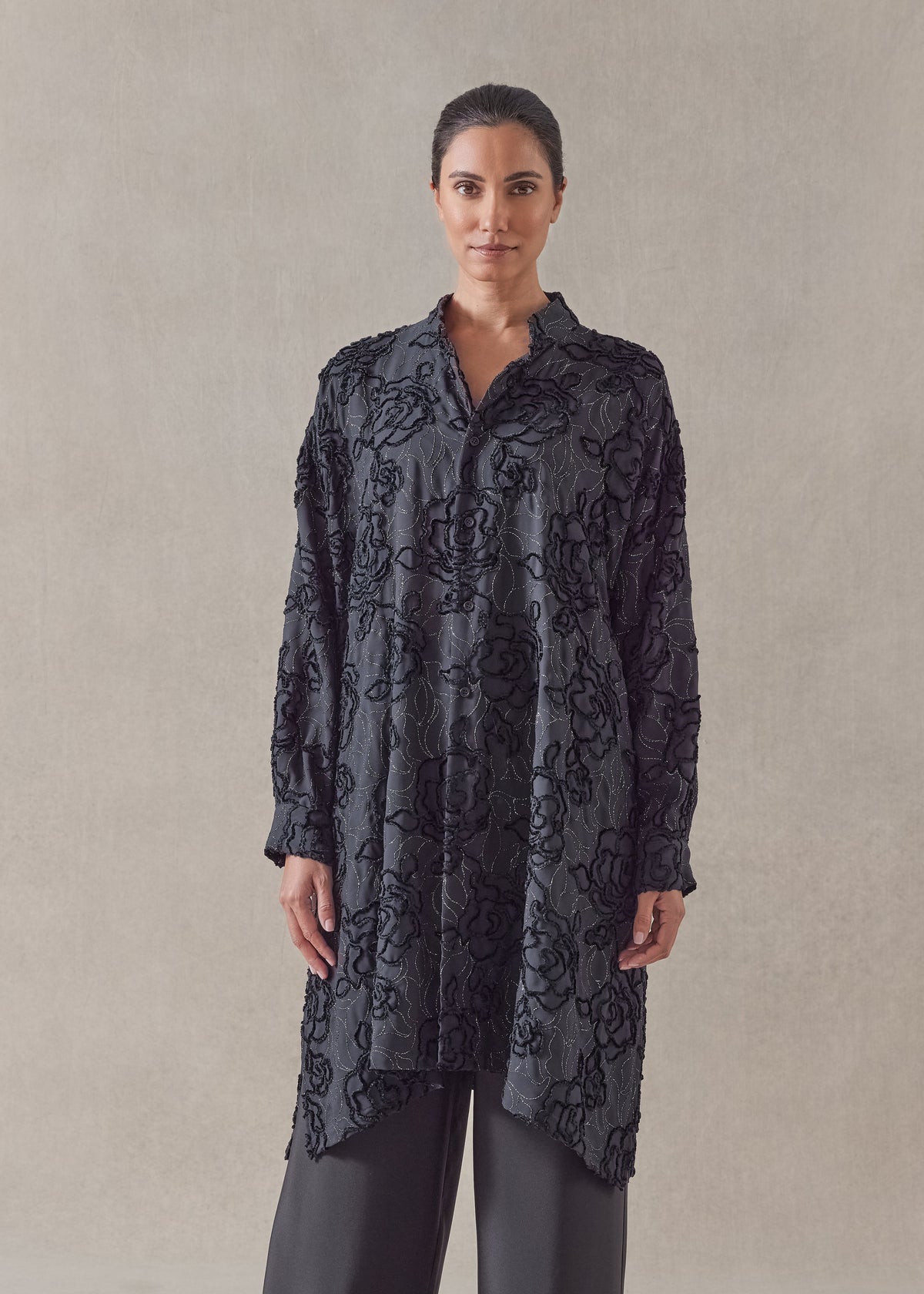 silk mix wide a-line collarless shirt - very long with slits (blacksilver)