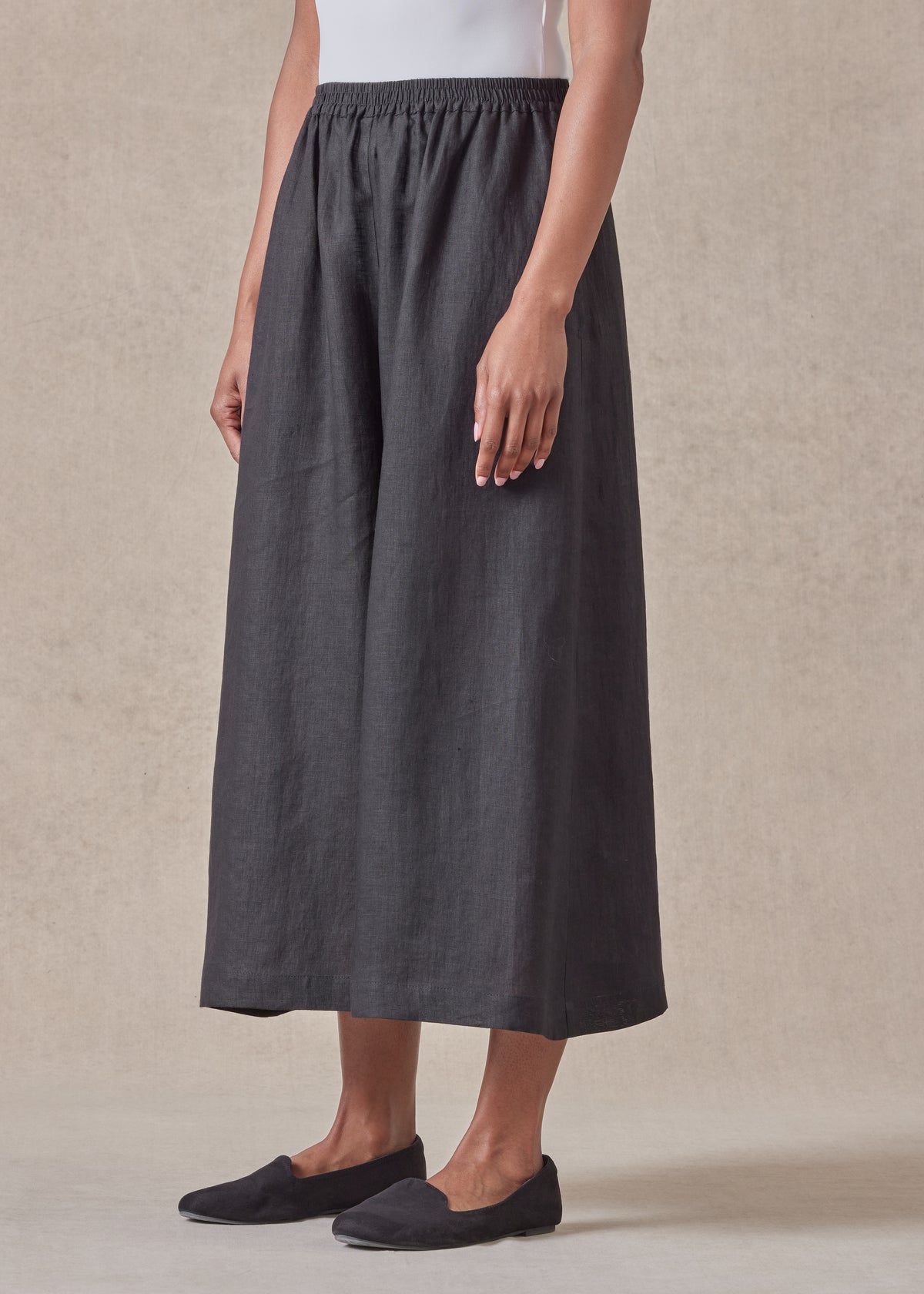 handkerchief linen flared culotte (black)