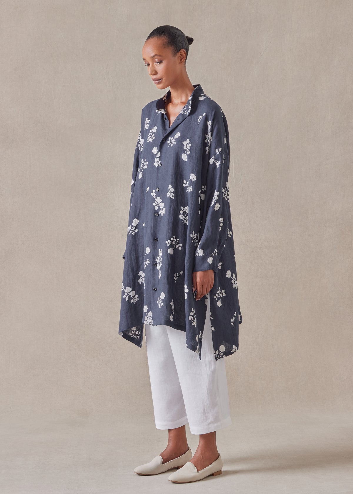 handkerchief linen wide a-line collarless shirt - very long with slits (navy)