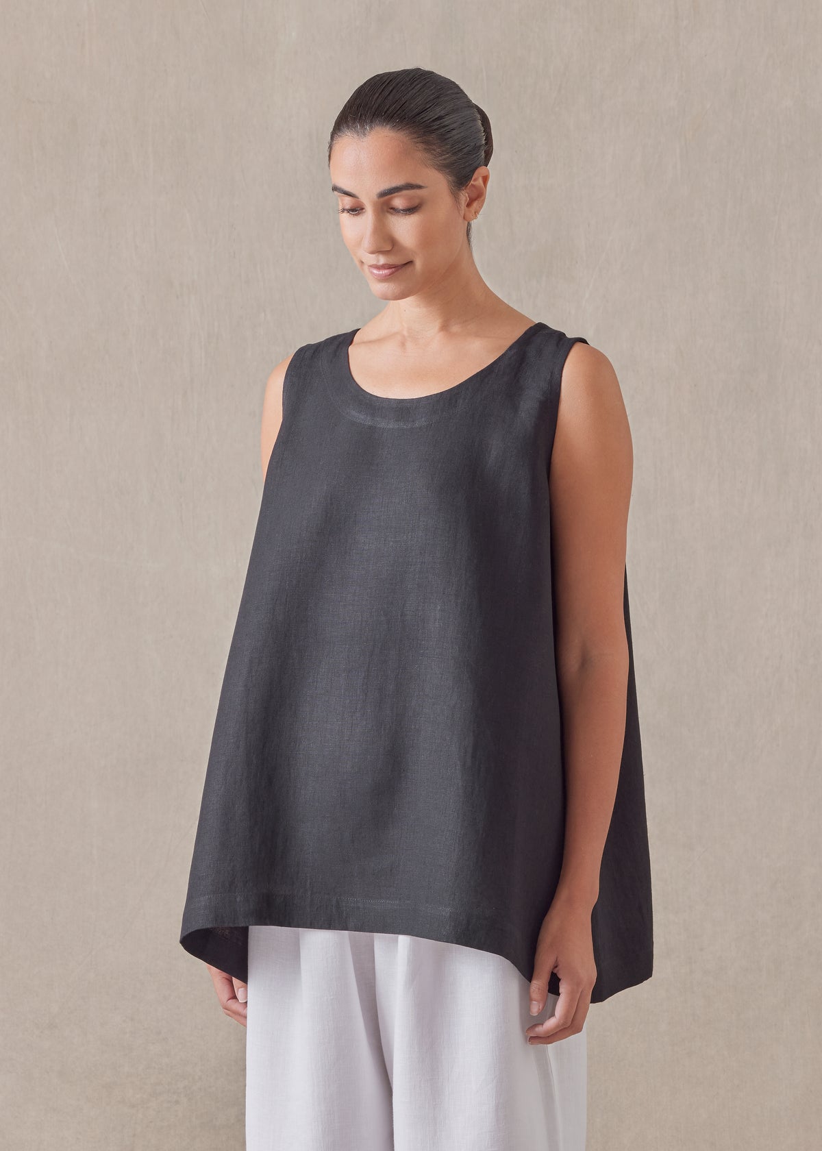 lightweight linen a-line round neck shell - mid plus (black)