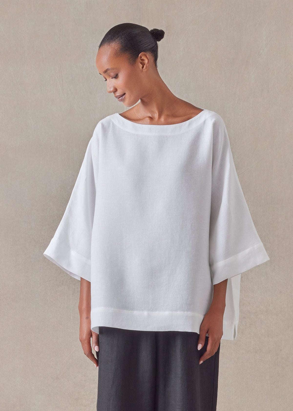 linen scoop neck 3/4 sleeve top with hembands - mid plus
