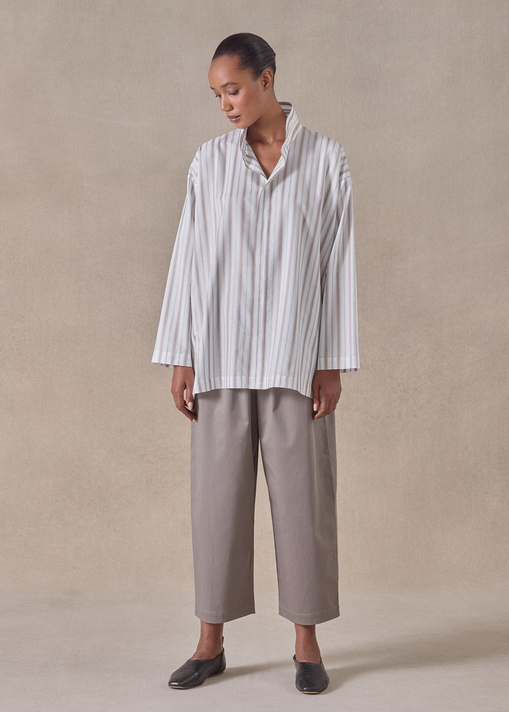 cotton slim a-line shirt with double stand collar and stepped insert - long (greyblue)