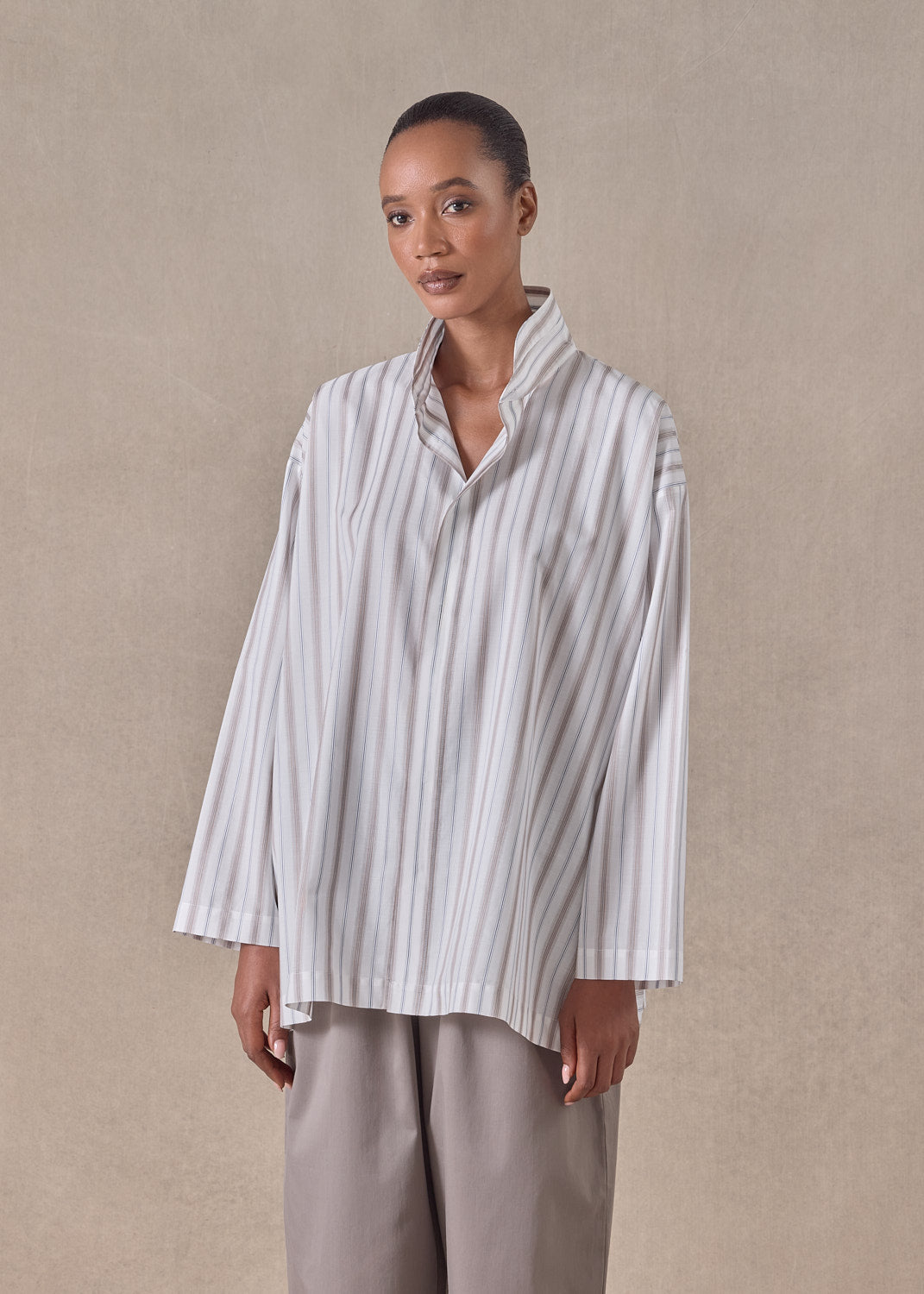 cotton slim a-line shirt with double stand collar and stepped insert - long (greyblue)