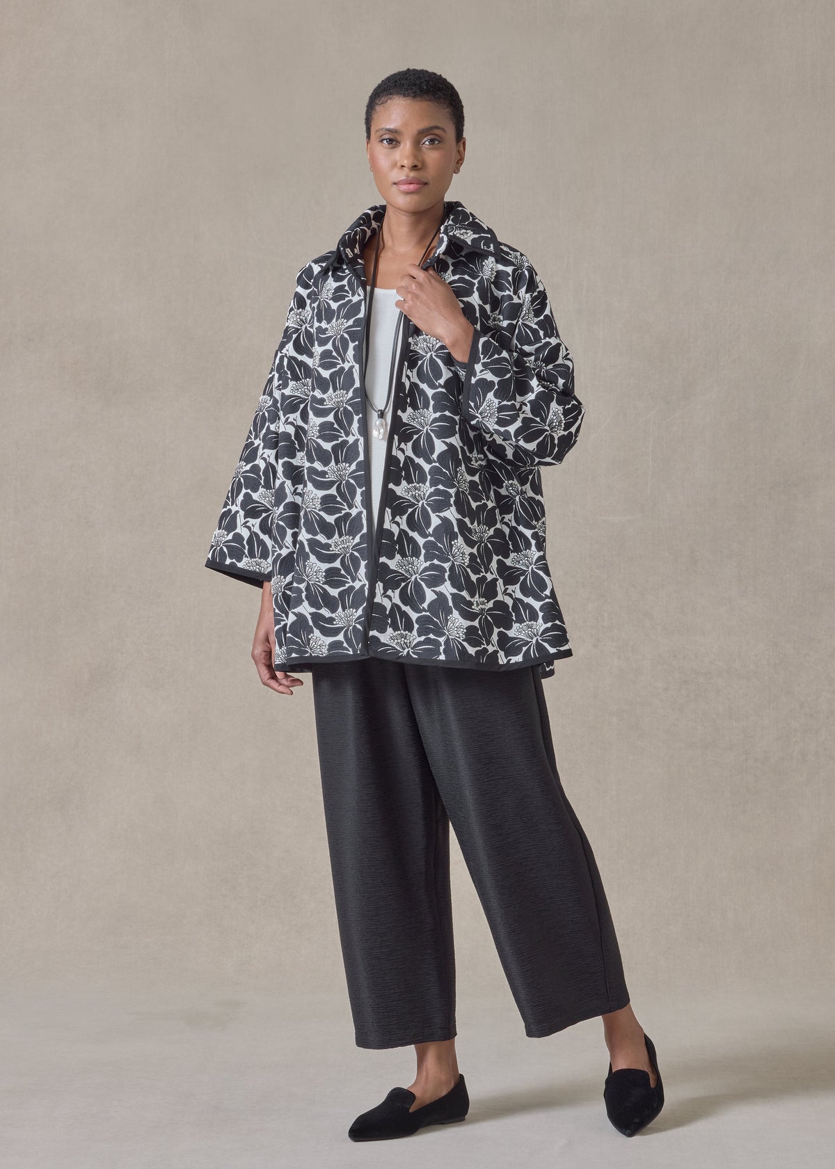 sloped shoulder wide a-line open jacket with collar - long (black)