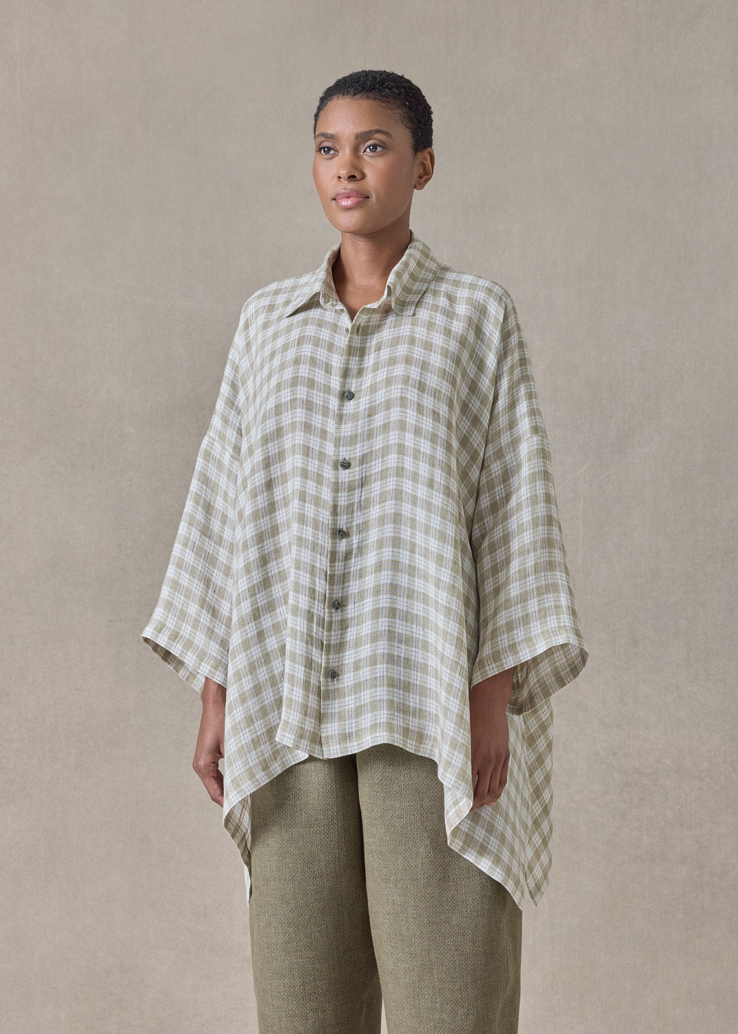 delave linen double pointed sides short sleeve shirt with collar - mid plus (cardamom)