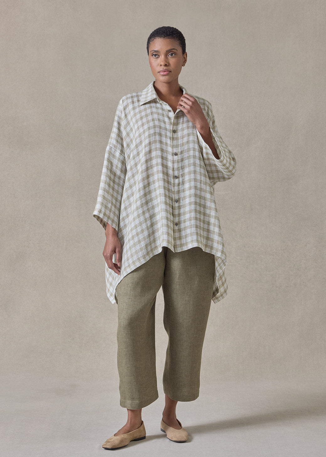 delave linen double pointed sides short sleeve shirt with collar - mid plus (cardamom)