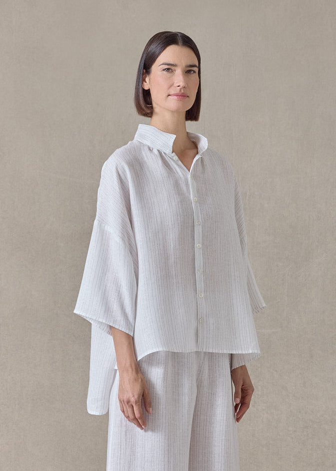 extrafine gold stripe linen sloped shoulder wide a-line pleated collar short sleeve shirt - mid (white)