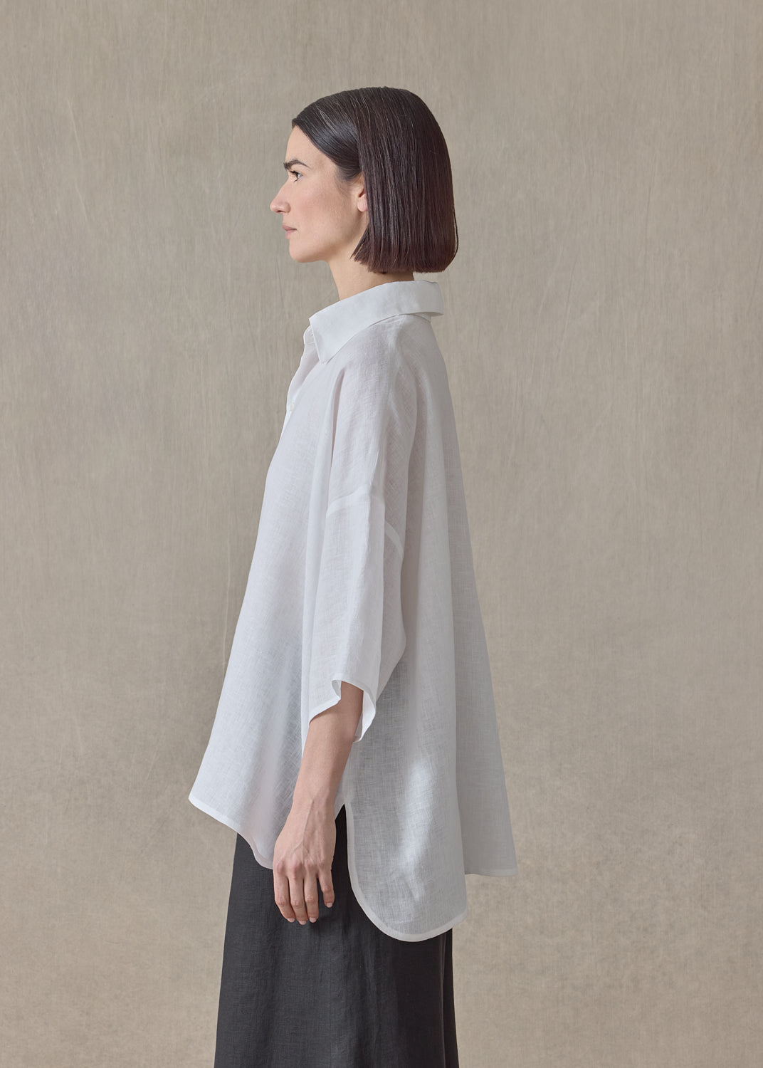handkerchief linen sloped shoulder wide a-line short sleeve shirt with collar - mid plus (white)