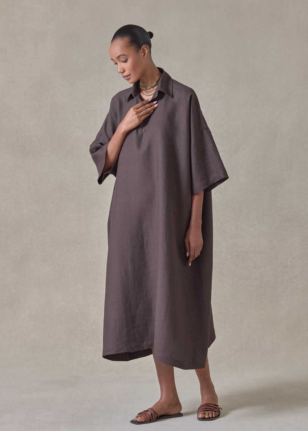 lightweight linen angle to front side seam short sleeve dress with collar (bitter)