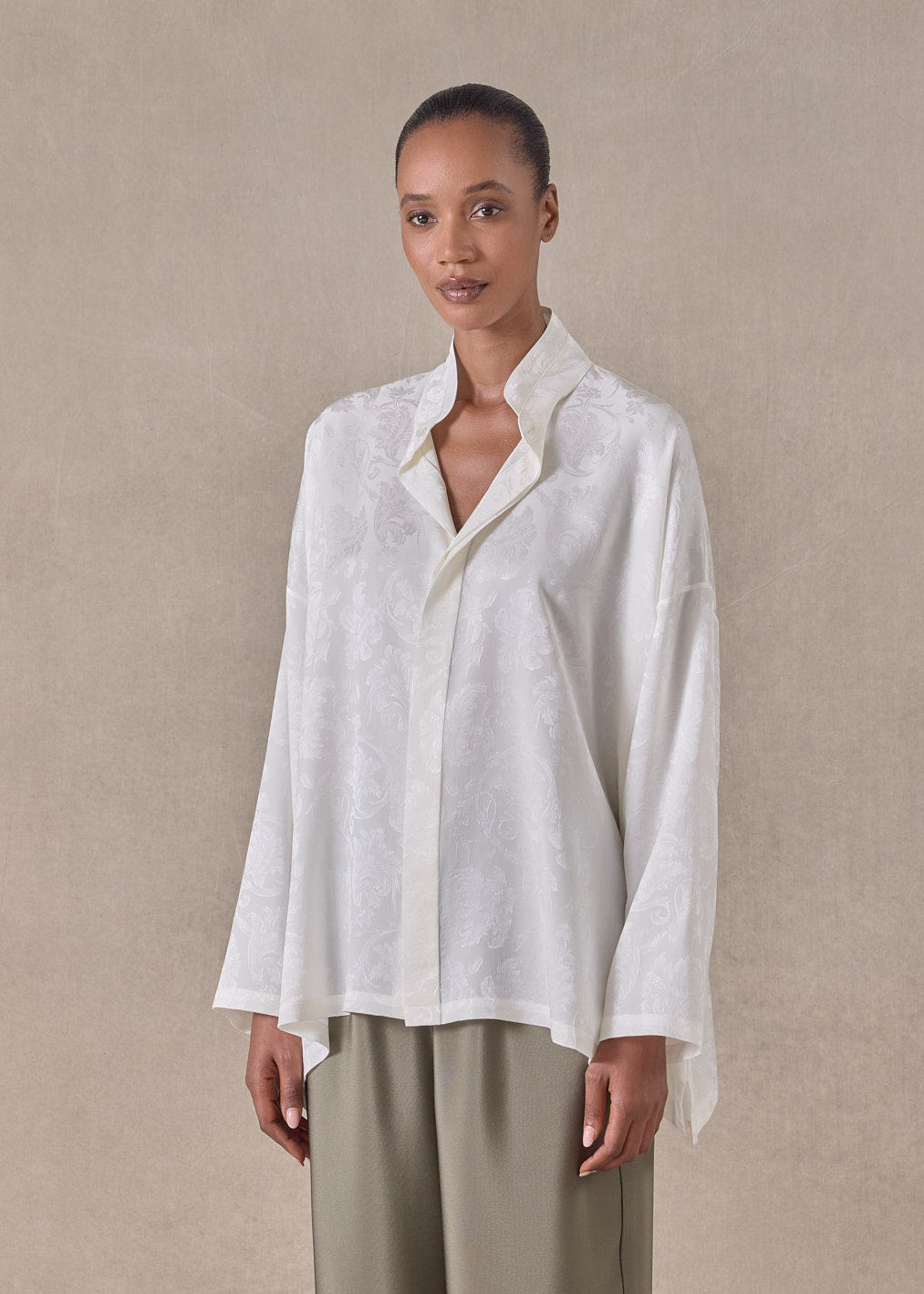 silk jacquard wide a-line double stand collar shirt - mid plus (ivory)