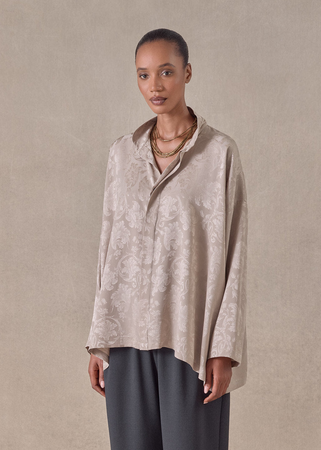 silk jacquard wide a-line double stand collar shirt - mid plus (stone)